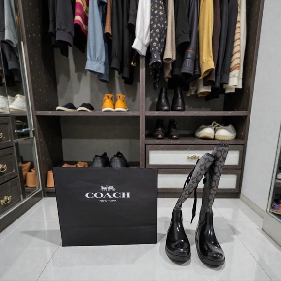 *Coming Soon* New! COACH Tristee Signature Lace Up Rain Boots Sz 7 – NWOT - Picture 2 of 4